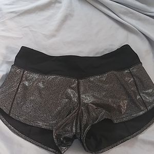 Festive Lululemon Speed Up short size 4